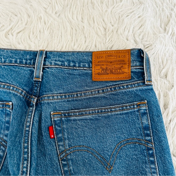 Levi's WEDGIE Premium Straight Leg High Rise Jeans - Size 26 - Picture 10 of 13